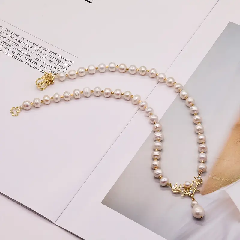 A 100% handmade authentic white freshwater pearl necklace with gold-plated antler pendant, elegant freshwater pearl jewelry, suitable for her holiday gifts, with a gift box for everyday wear, weddings and anniversaries. 【NK-XL2501White-07】
