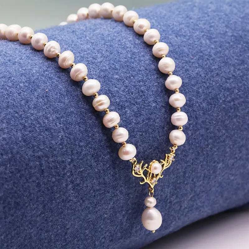 A 100% handmade authentic white freshwater pearl necklace with gold-plated antler pendant, elegant freshwater pearl jewelry, suitable for her holiday gifts, with a gift box for everyday wear, weddings and anniversaries. 【NK-XL2501White-07】