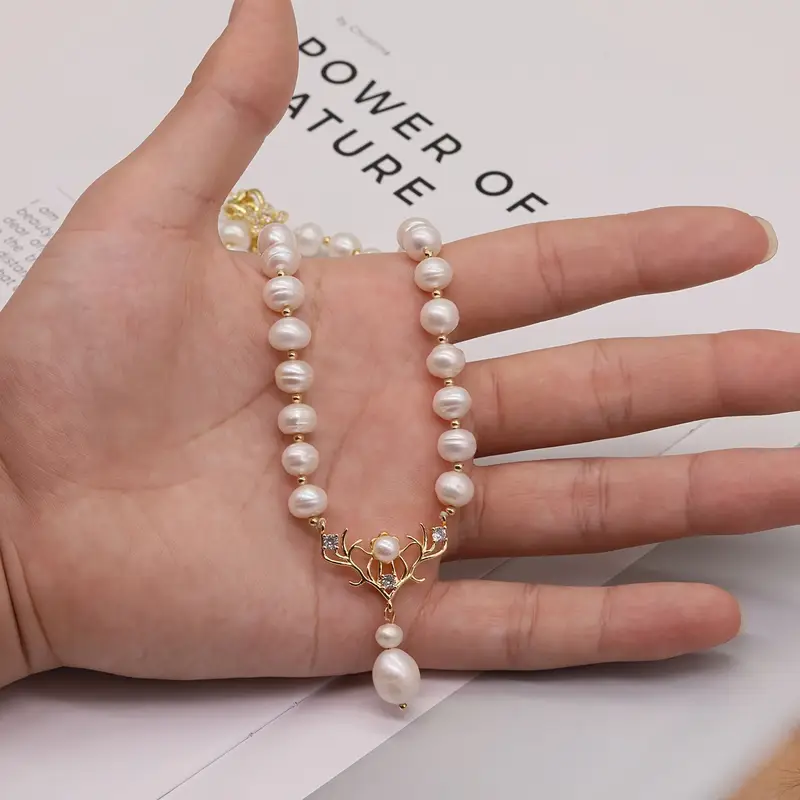 A 100% handmade authentic white freshwater pearl necklace with gold-plated antler pendant, elegant freshwater pearl jewelry, suitable for her holiday gifts, with a gift box for everyday wear, weddings and anniversaries. 【NK-XL2501White-07】