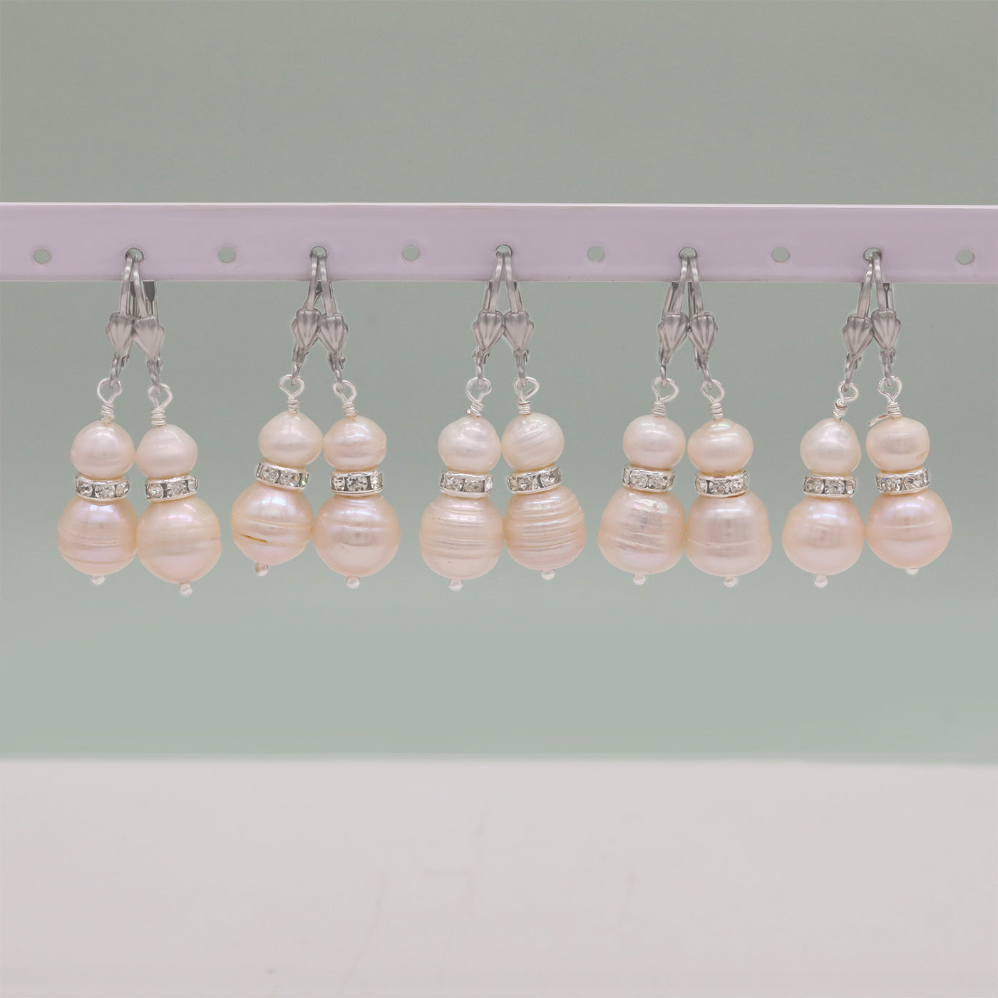 Classic and elegant freshwater pearl earrings suitable for banquets, daily, beauty pageants, festivals, parties wear men and women luxury freshwater pearl earrings jewelry, with gift boxes, beautiful Christmas, Valentine's Day【NK-EH2501White-01】