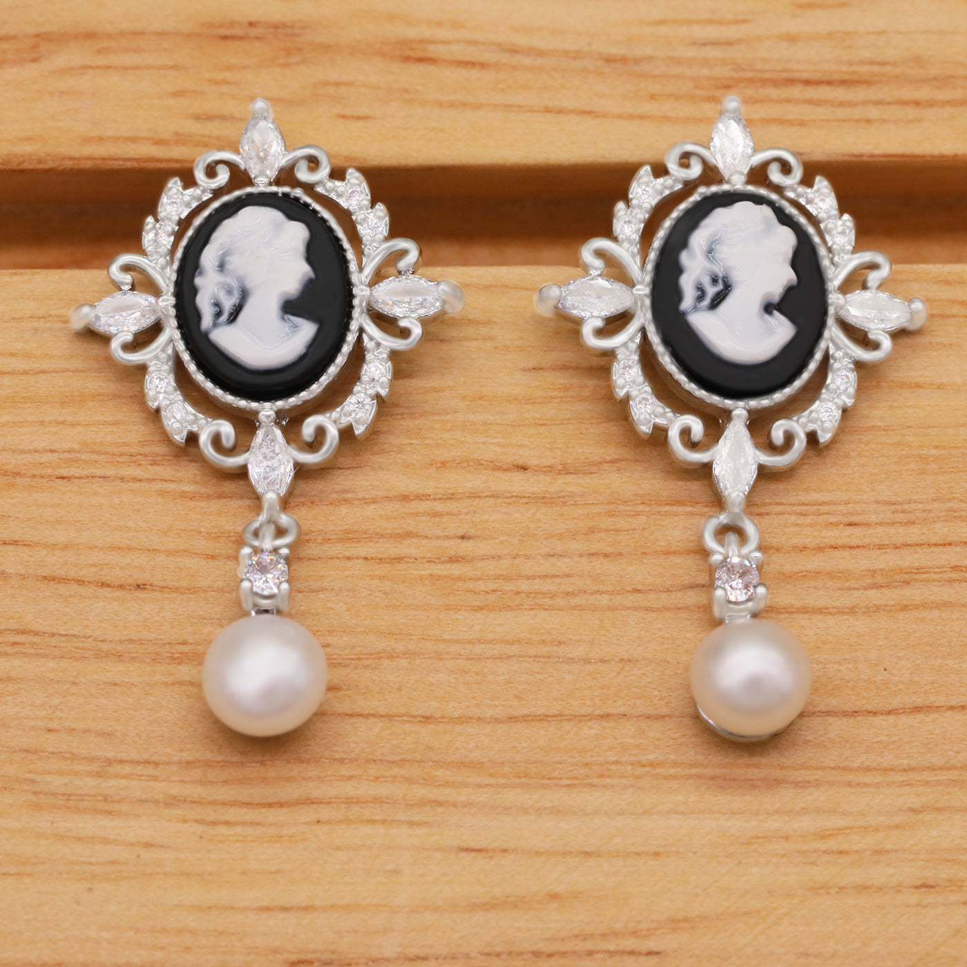 Vintage Luxury Natural Freshwater Pearls And S925 Silver Earrings Elegant Exquisite Elizabeth Portrait Natural Freshwater Pearl Earrings Fashionable And Versatile S925 Silver Earrings【NK-EH2501White-04】