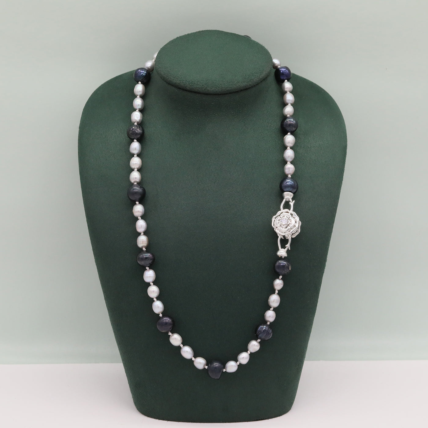 100% handmade 17.7inch long Freshwater Pearl Necklace Fashion design Men's and women's Freshwater Pearl necklace suitable for everyday, wedding, birthday party and anniversary【NK-XL2501Black-01】