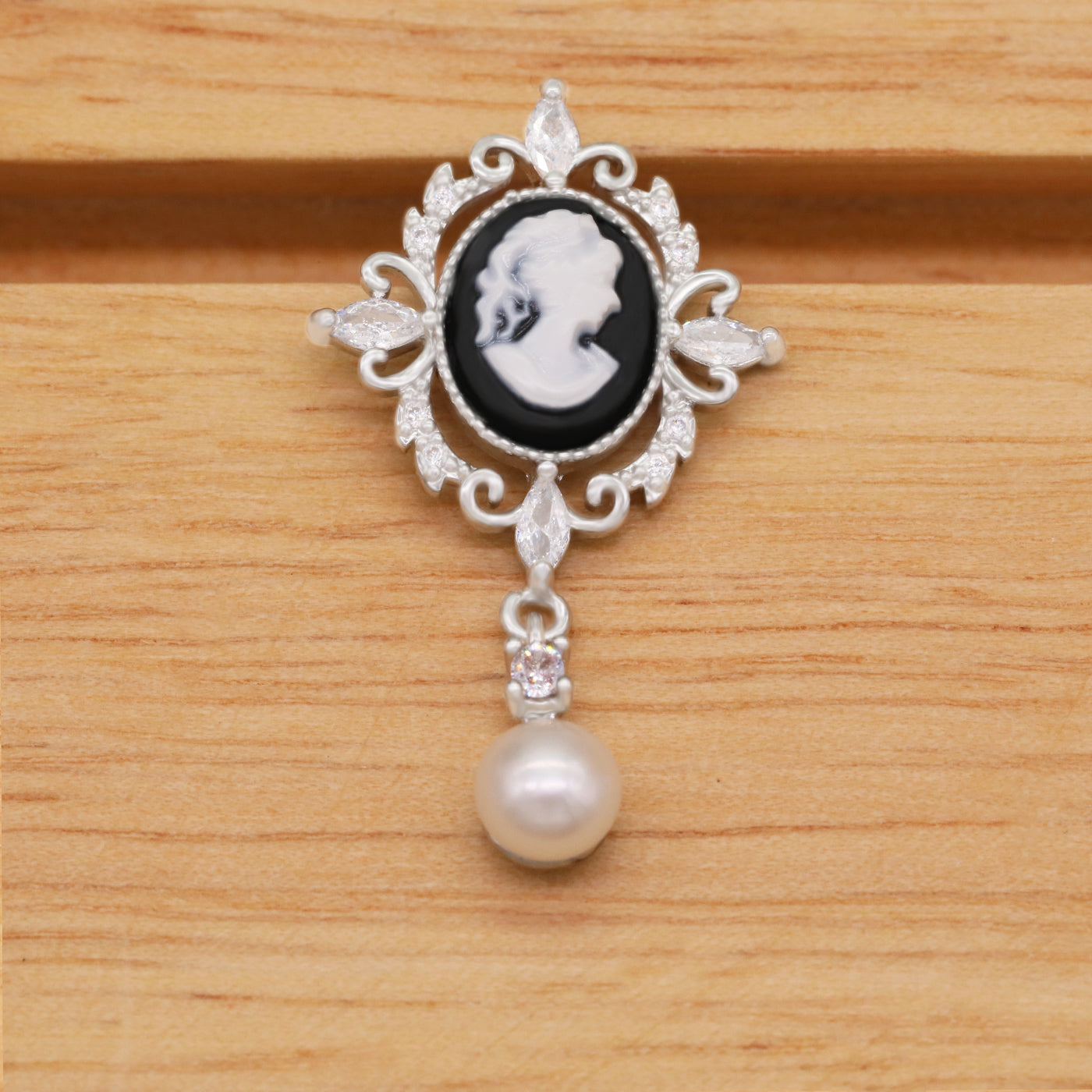 Vintage Luxury Natural Freshwater Pearls And S925 Silver Earrings Elegant Exquisite Elizabeth Portrait Natural Freshwater Pearl Earrings Fashionable And Versatile S925 Silver Earrings【NK-EH2501White-04】