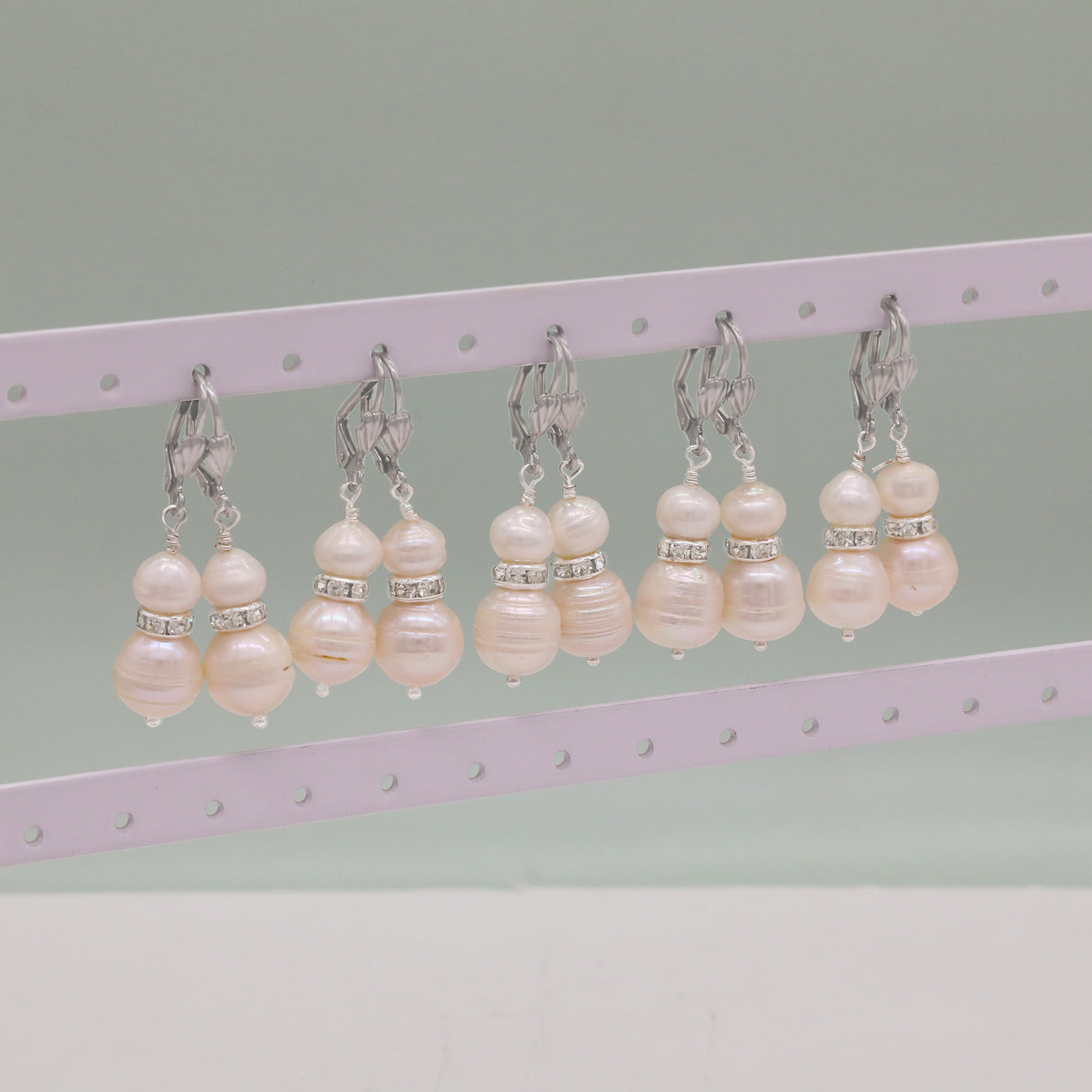 Classic and elegant freshwater pearl earrings suitable for banquets, daily, beauty pageants, festivals, parties wear men and women luxury freshwater pearl earrings jewelry, with gift boxes, beautiful Christmas, Valentine's Day