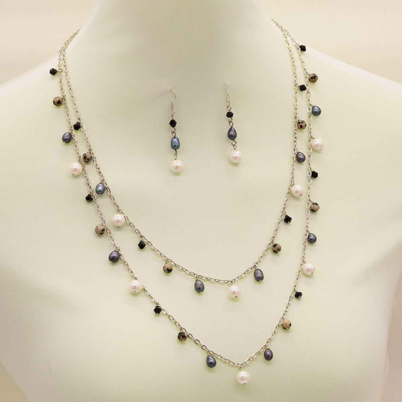A romantic and elegant freshwater pearl jewelry set, including necklace and earrings, perfect for weddings, anniversaries, birthdays, Christmas and Valentine's Day gifts, everything goes with a freshwater pearl jewelry set