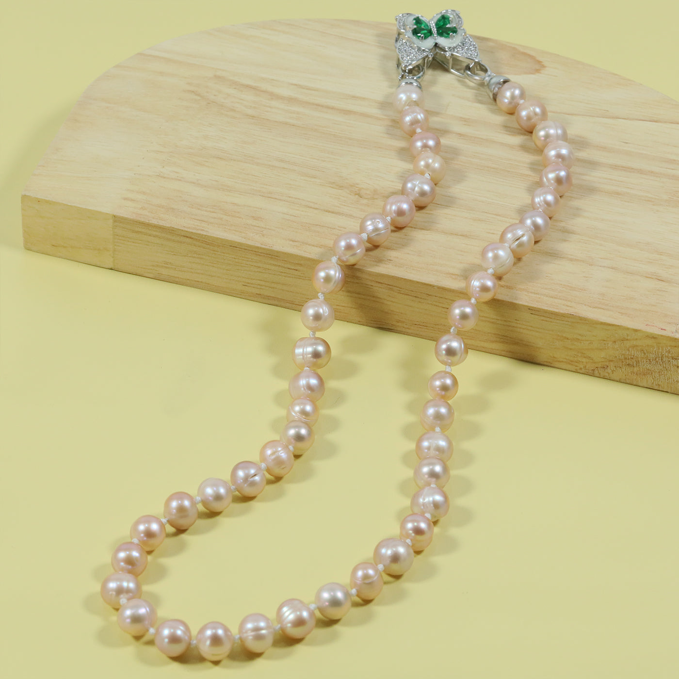 Exquisite 100% handmade freshwater pearl necklace for men and women with green butterfly set with diamond buckle luxury freshwater pearl jewelry for men and women, suitable for everyday, wedding, Christmas and Valentine's Day wear【NK-XL2501Pink-02】