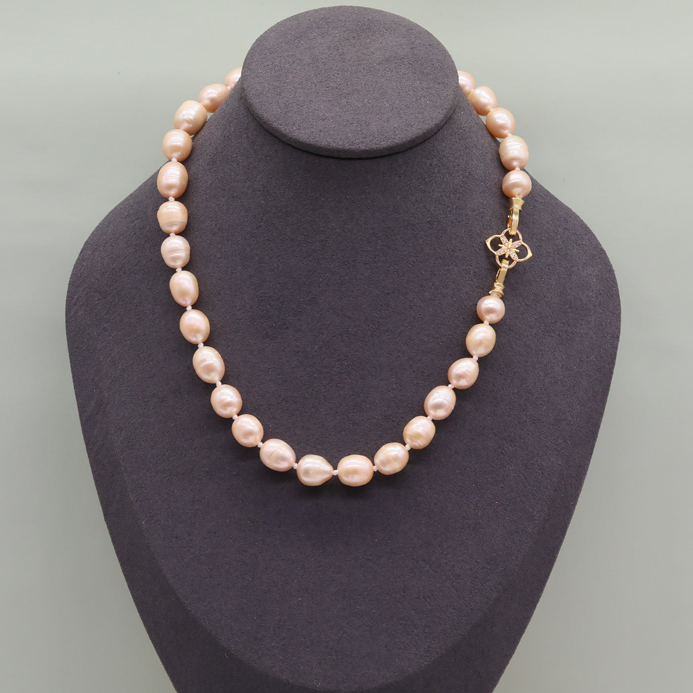 A beautiful 100% handmade, freshwater pearl necklace with golden flower buckle, 10mm, perfect for bridal jewelry, Mother's Day, birthday gifts, parties, giving the perfect ideal gift choice