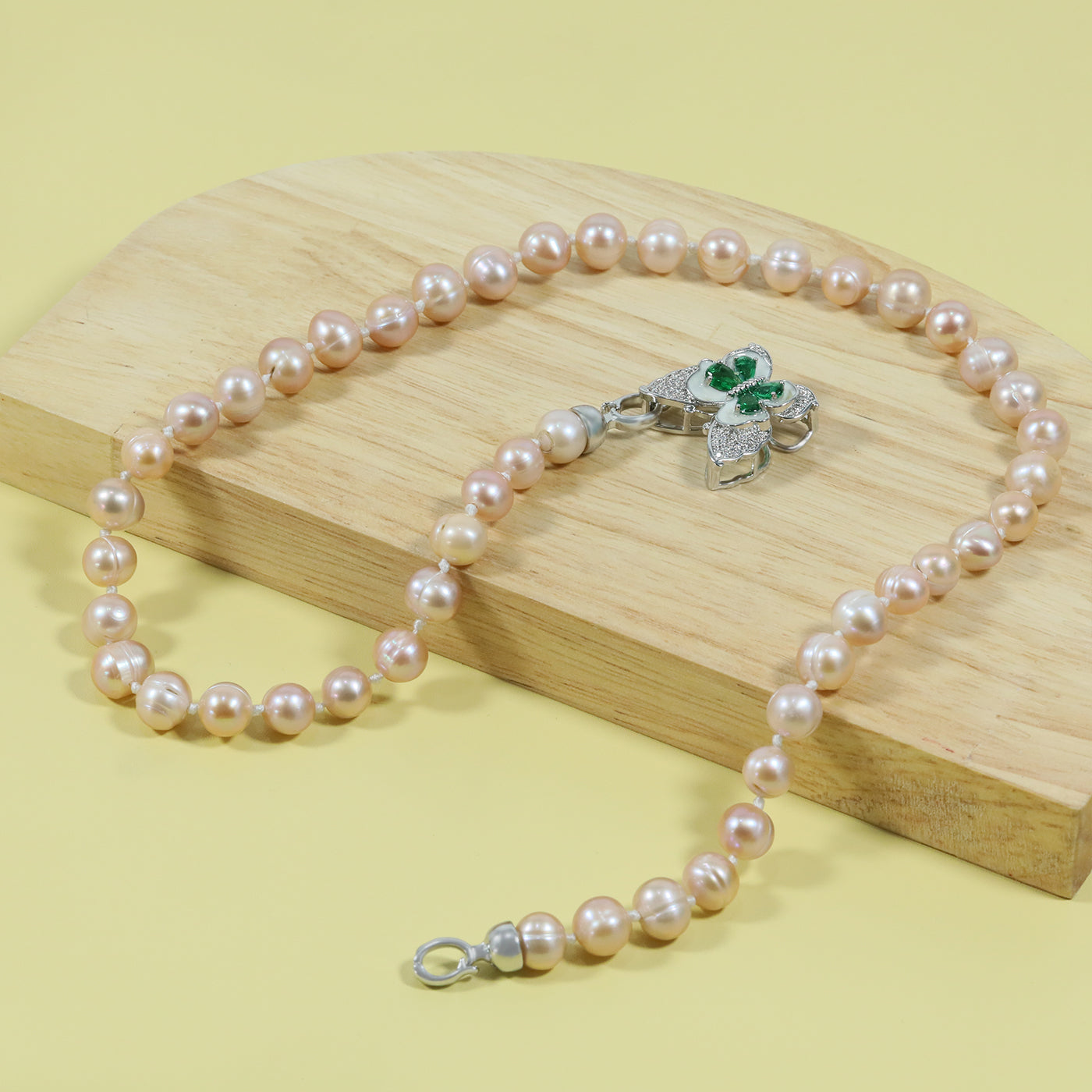 Exquisite 100% handmade freshwater pearl necklace for men and women with green butterfly set with diamond buckle luxury freshwater pearl jewelry for men and women, suitable for everyday, wedding, Christmas and Valentine's Day wear【NK-XL2501Pink-02】