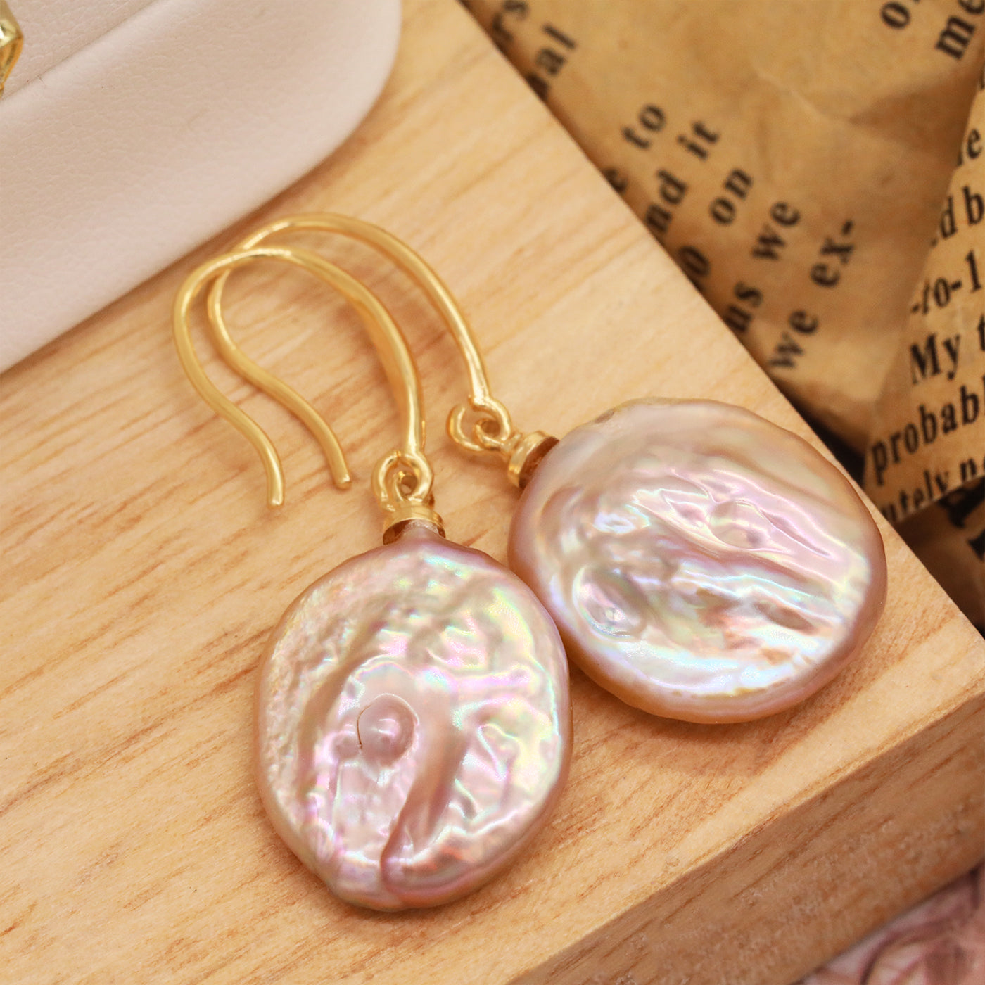Fresh Fresh Water Baroque Pearl pendant Earrings Natural Aurora Gloss Fresh water pearl earrings, unique irregular design, suitable for everyday wear and gift occasions French elegant fresh water pearl earrings