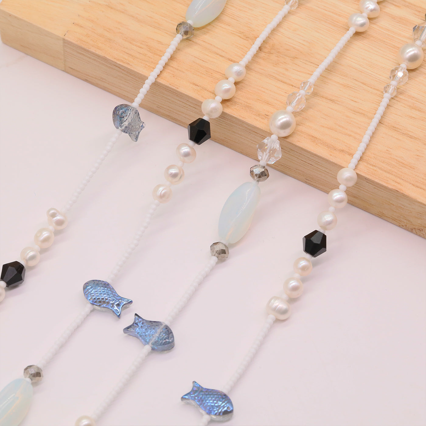 100% handmade black and white stone with natural freshwater Pearl long necklace Boho style Handmade long necklace with small fish pendant Fashion sweater chain Suitable for everyday, wedding, birthday party, anniversary, Christmas, Valentine's Day