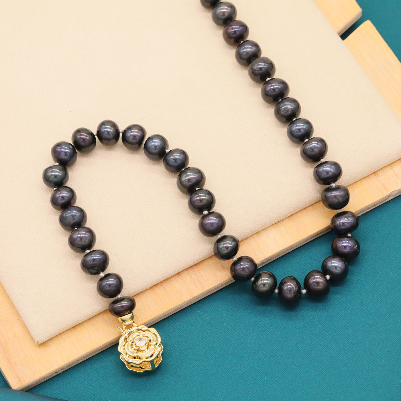 10mm Black Freshwater Pearl Necklace 100% handmade 17.7inch long Freshwater Pearl necklace with gold flower buckle, suitable for everyday, wedding parties and festive wear【XL-2502Black-01G】