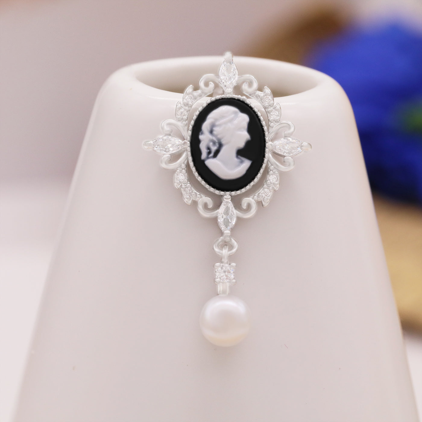 Vintage Luxury Natural Freshwater Pearls And S925 Silver Earrings Elegant Exquisite Elizabeth Portrait Natural Freshwater Pearl Earrings Fashionable And Versatile S925 Silver Earrings【NK-EH2501White-04】