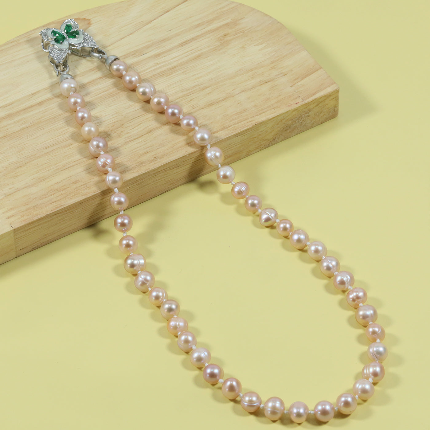 Exquisite 100% handmade freshwater pearl necklace for men and women with green butterfly set with diamond buckle luxury freshwater pearl jewelry for men and women, suitable for everyday, wedding, Christmas and Valentine's Day wear【NK-XL2501Pink-02】