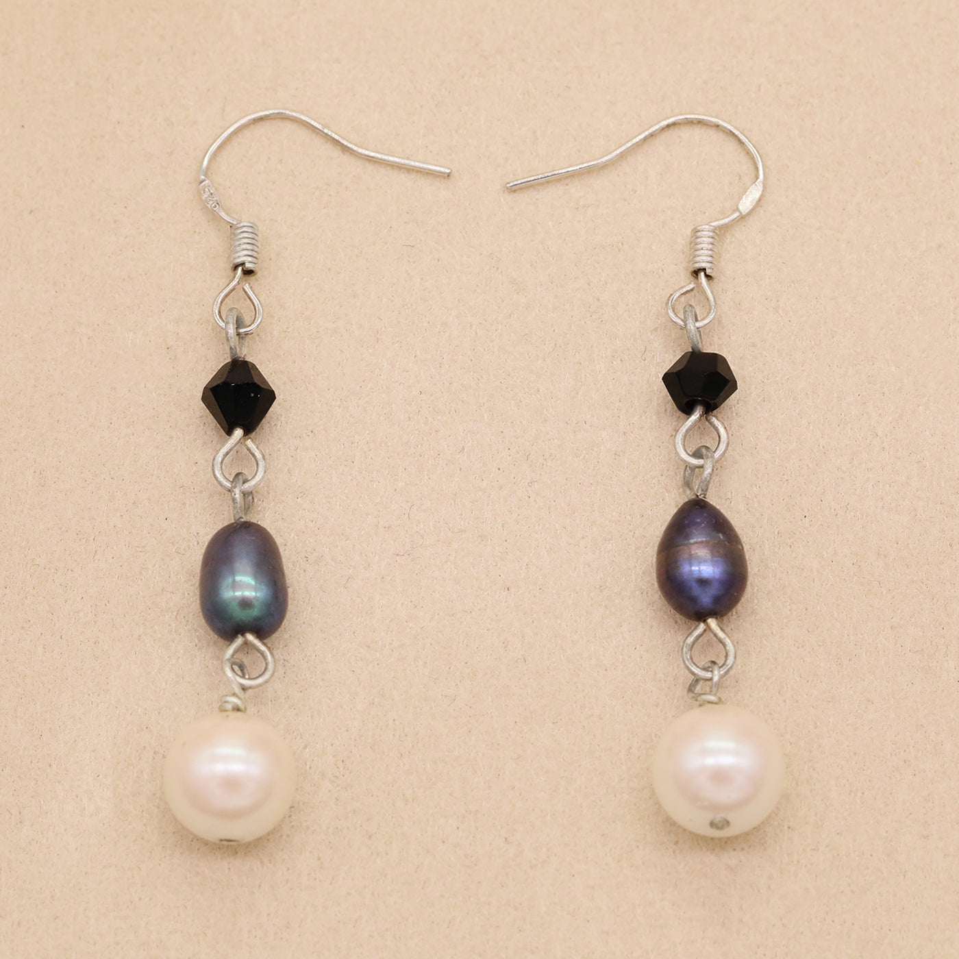 A romantic and elegant freshwater pearl jewelry set, including necklace and earrings, perfect for weddings, anniversaries, birthdays, Christmas and Valentine's Day gifts, everything goes with a freshwater pearl jewelry set