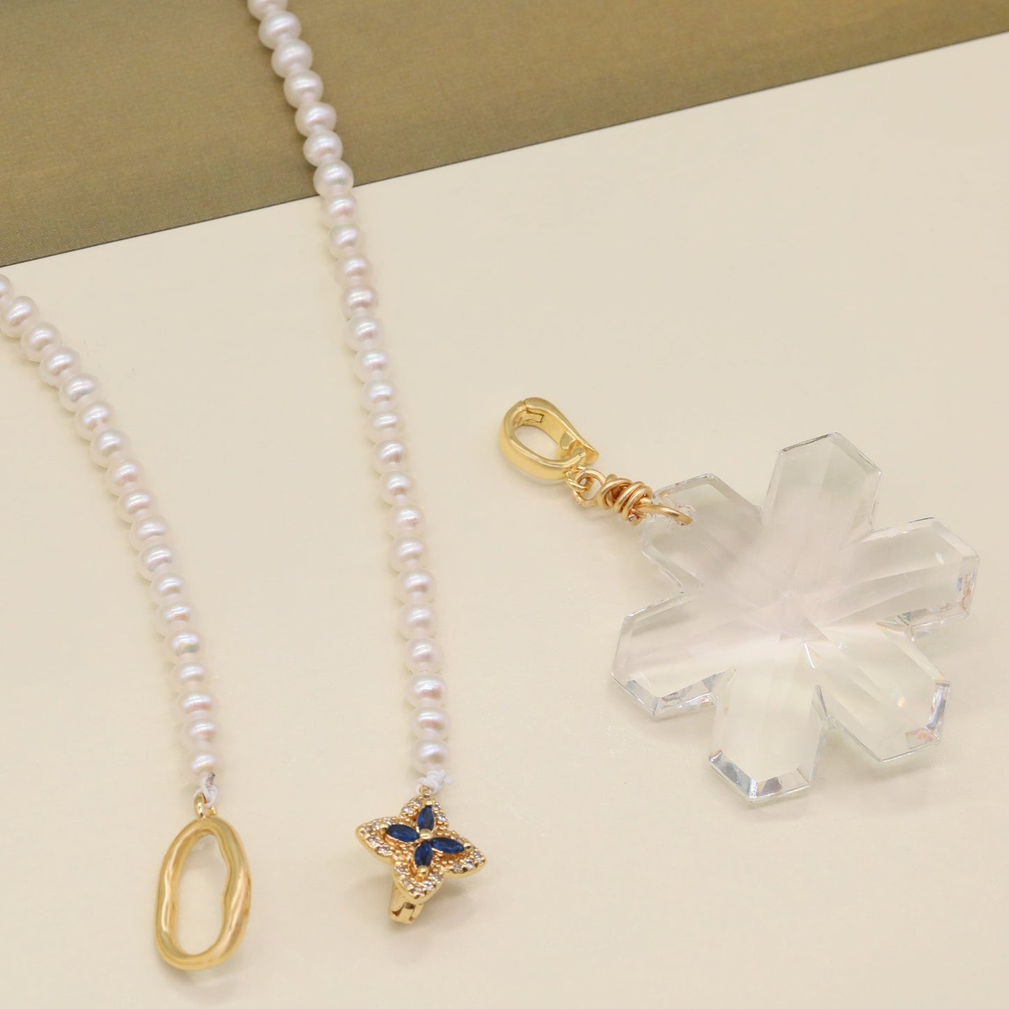 The French elegant 16.93inch long AAA Freshwater Pearl necklace comes with authentic Austrian AAA crystal pendant in the shape of a snowflake, with a gift box, exquisite gift options for everyday, wedding and festive wear