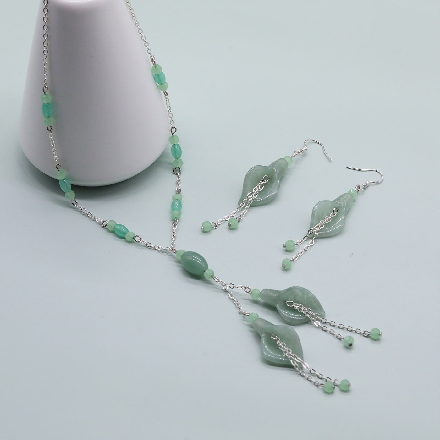 Handcrafted green trumpet shape stone Necklace Earrings Jewelry set Boho style Stone jewelry set Gift suitable for wedding party Holiday photo shoot Party Halloween Christmas Valentine's Day