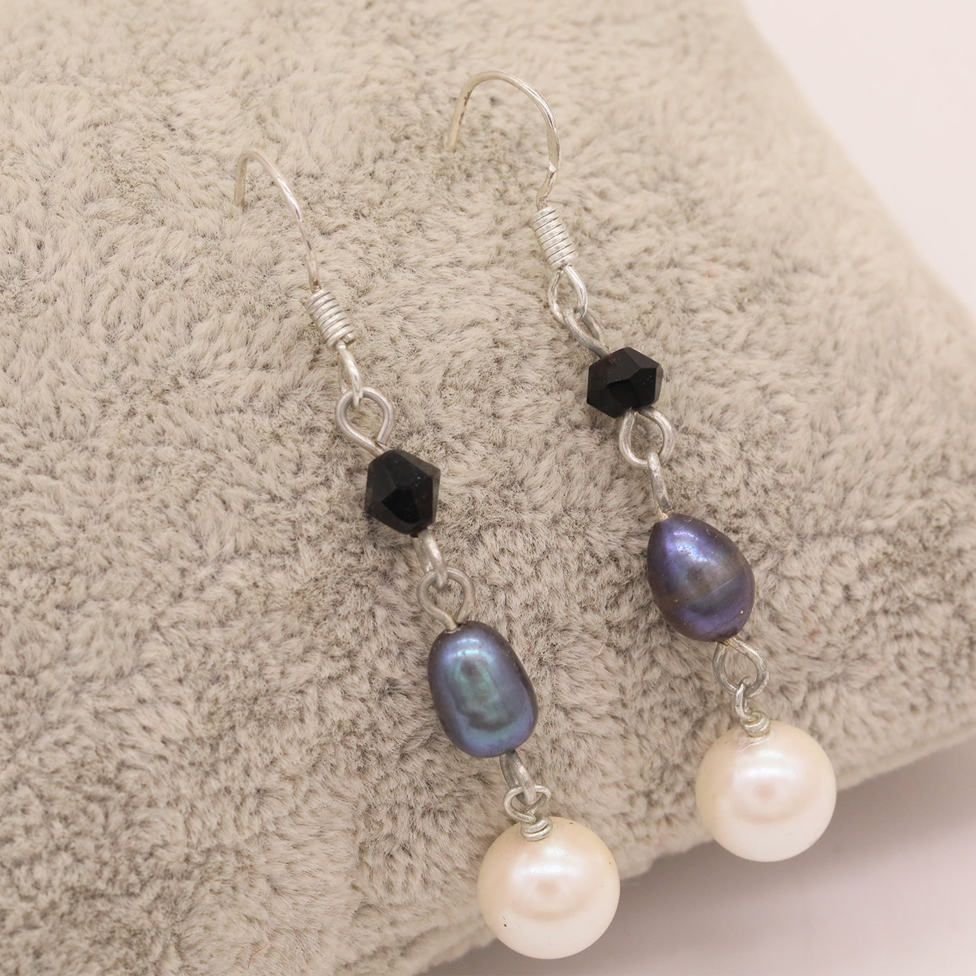A romantic and elegant freshwater pearl jewelry set, including necklace and earrings, perfect for weddings, anniversaries, birthdays, Christmas and Valentine's Day gifts, everything goes with a freshwater pearl jewelry set