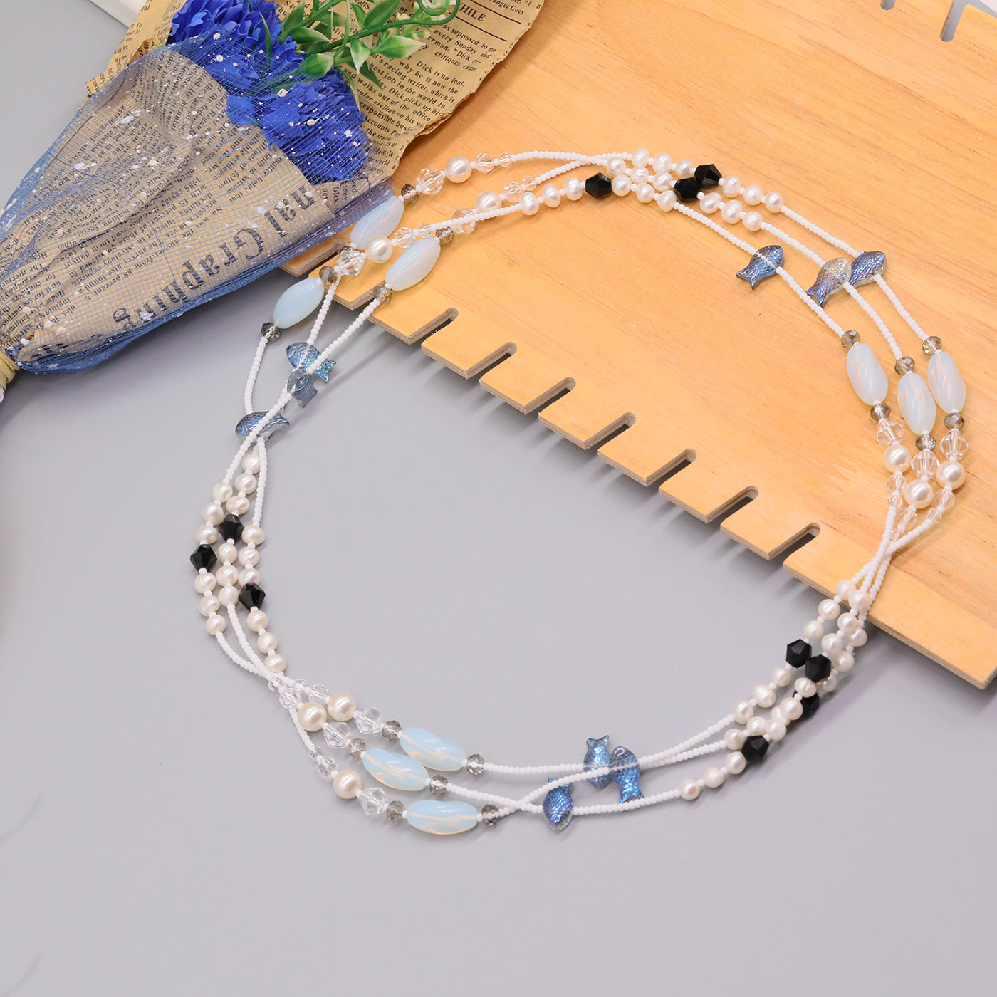 100% handmade black and white stone with natural freshwater Pearl long necklace Boho style Handmade long necklace with small fish pendant Fashion sweater chain Suitable for everyday, wedding, birthday party, anniversary, Christmas, Valentine's Day