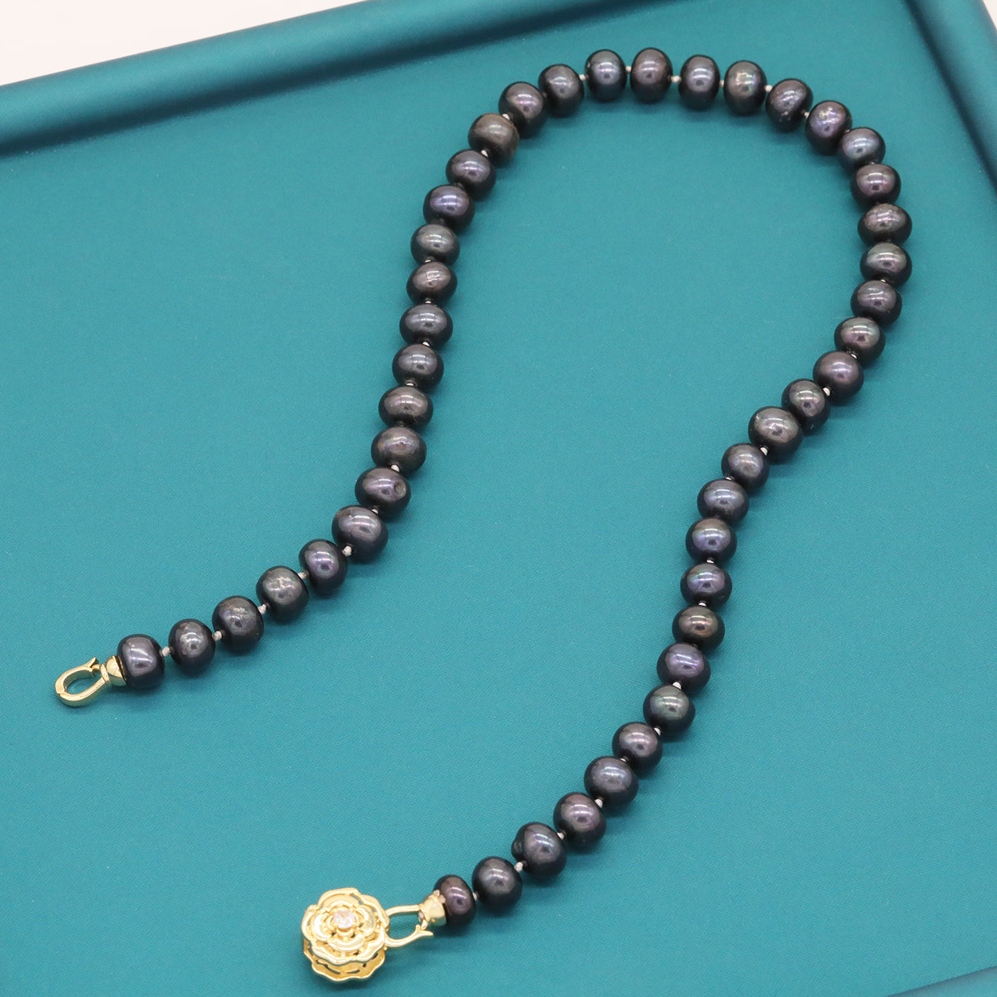 10mm Black Freshwater Pearl Necklace 100% handmade 17.7inch long Freshwater Pearl necklace with gold flower buckle, suitable for everyday, wedding parties and festive wear【XL-2502Black-01G】