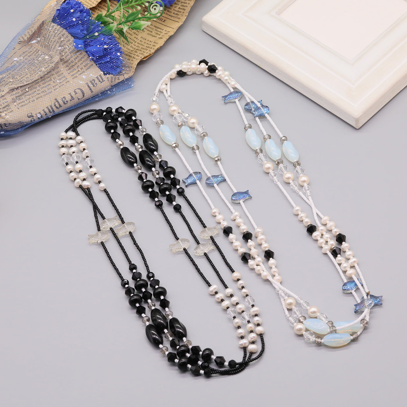 100% handmade black and white stone with natural freshwater Pearl long necklace Boho style Handmade long necklace with small fish pendant Fashion sweater chain Suitable for everyday, wedding, birthday party, anniversary, Christmas, Valentine's Day