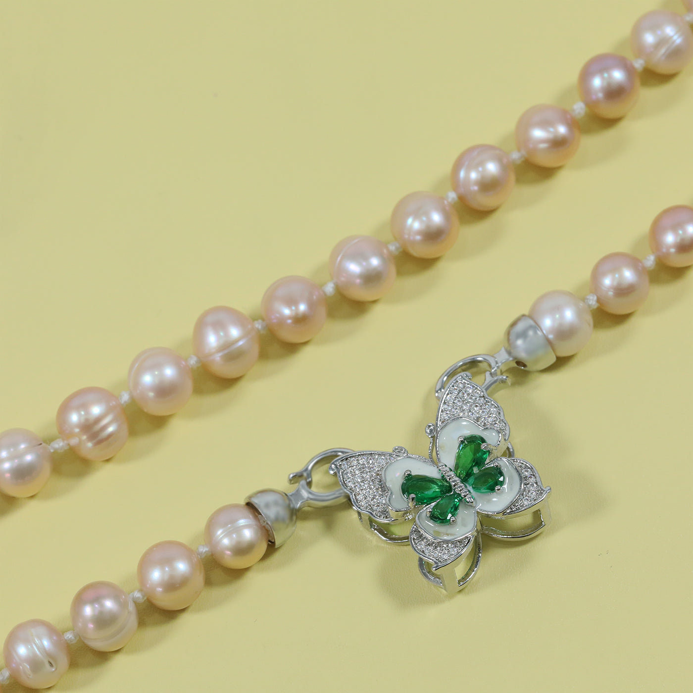 Exquisite 100% handmade freshwater pearl necklace for men and women with green butterfly set with diamond buckle luxury freshwater pearl jewelry for men and women, suitable for everyday, wedding, Christmas and Valentine's Day wear【NK-XL2501Pink-02】
