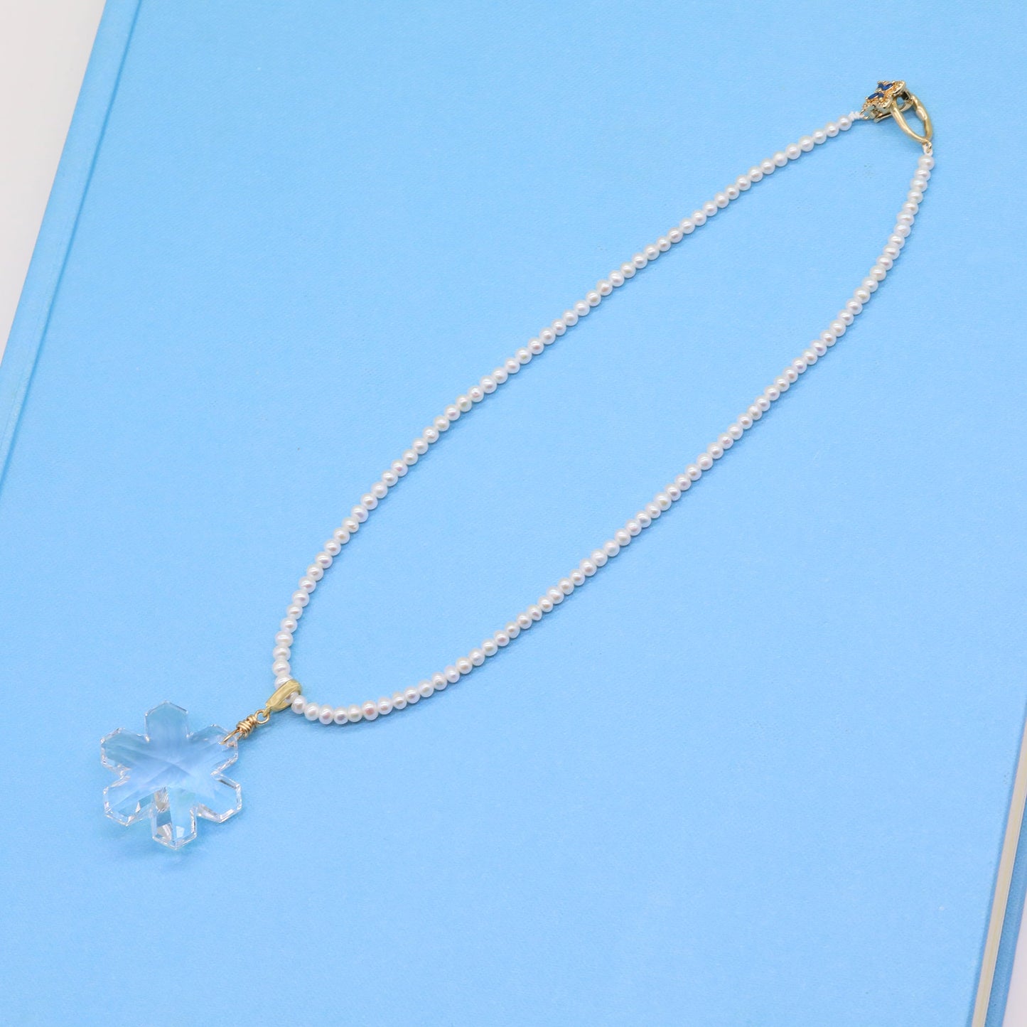 The French elegant 16.93inch long AAA Freshwater Pearl necklace comes with authentic Austrian AAA crystal pendant in the shape of a snowflake, with a gift box, exquisite gift options for everyday, wedding and festive wear