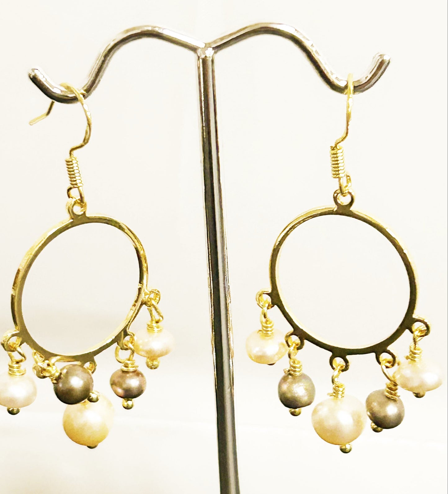 Freshwater pearl hoop earring in Gold Finish