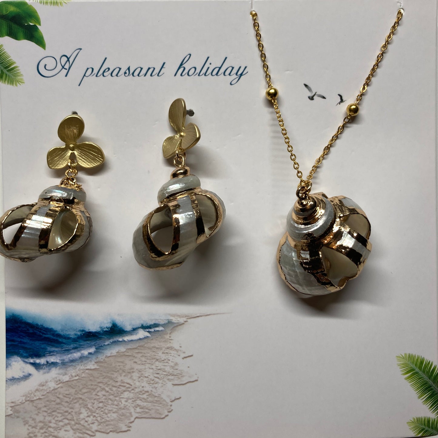 Boho Ocean Theme Jewelry Set Natural Seashell Pendant Necklace and Earrings for Summer Beach Vacation