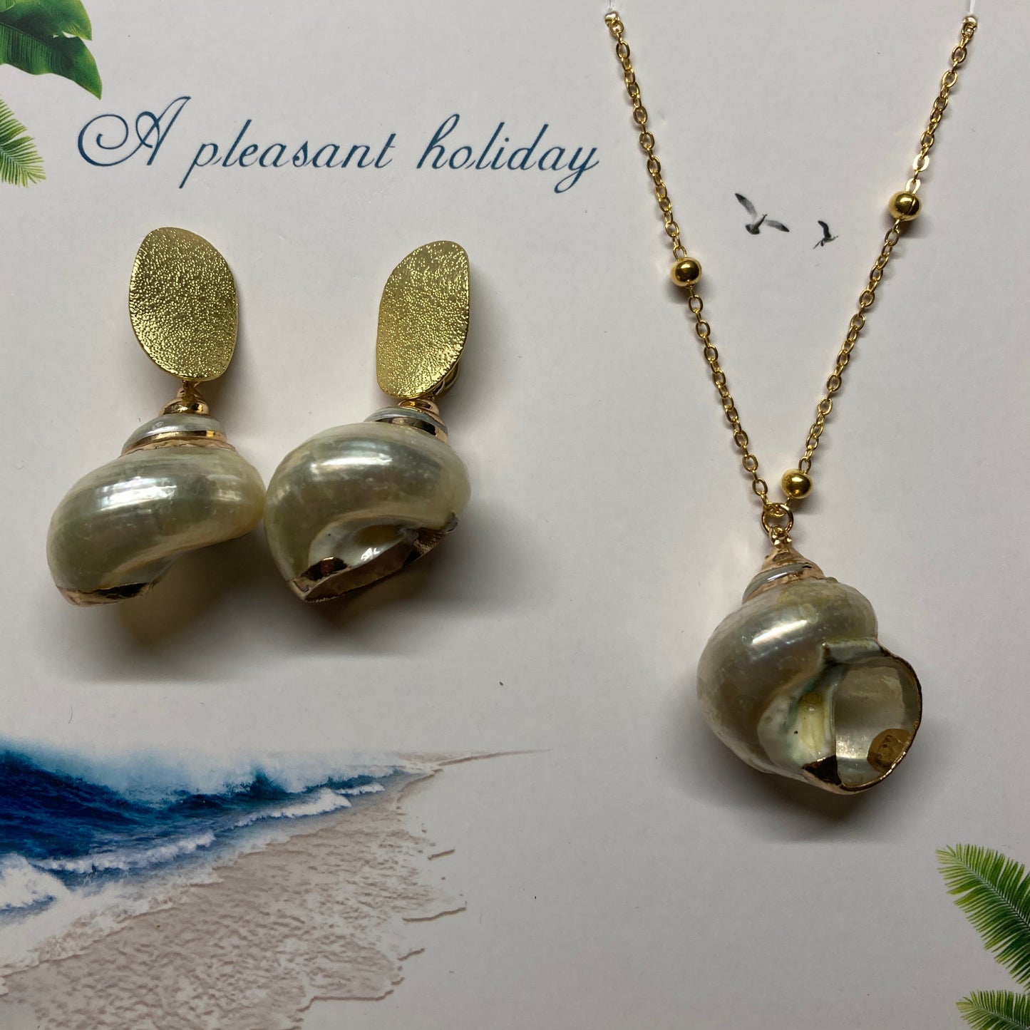 Boho Ocean Theme Jewelry Set Natural Seashell Pendant Necklace and Earrings for Summer Beach Vacation