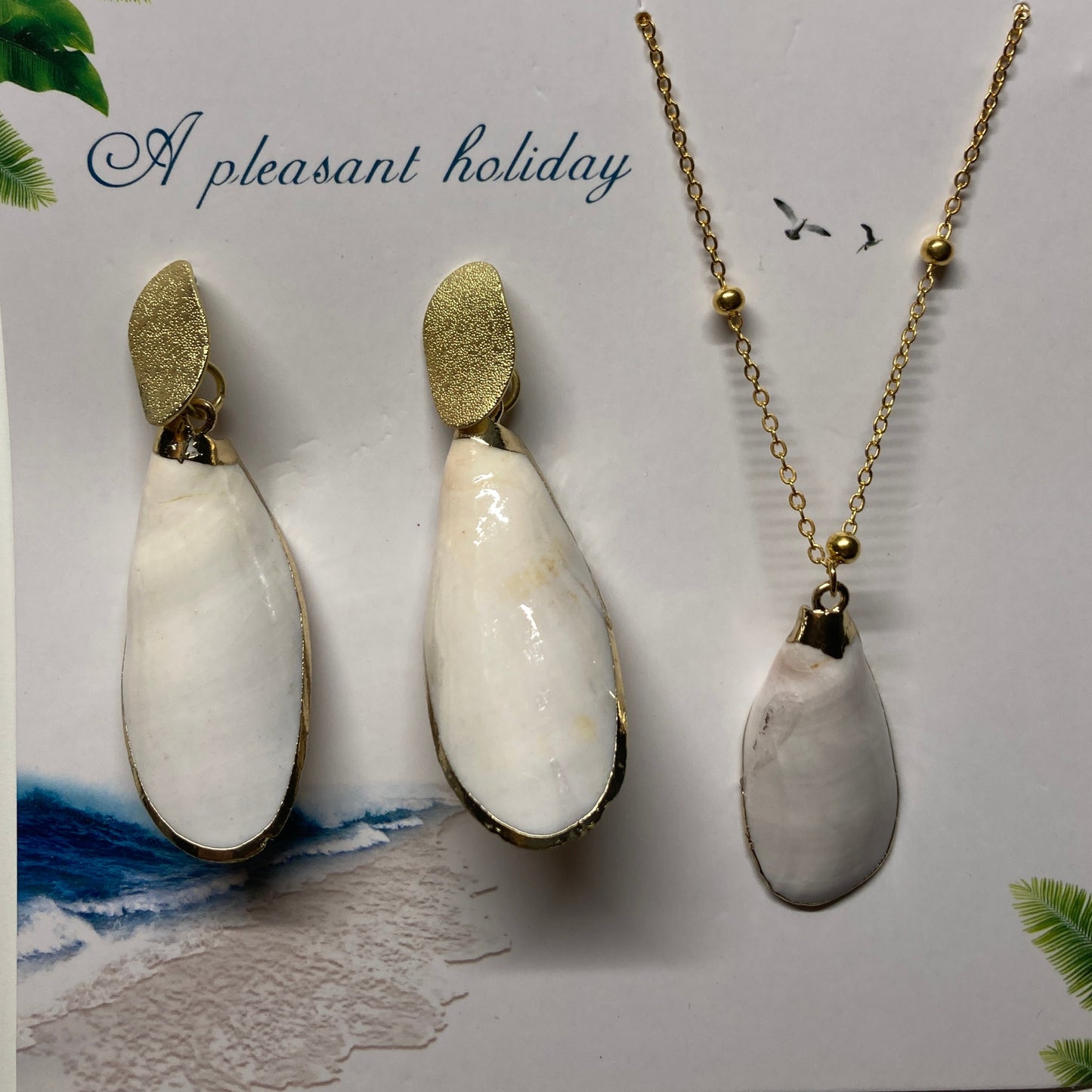 Boho Ocean Theme Jewelry Set Natural Seashell Pendant Necklace and Earrings for Summer Beach Vacation