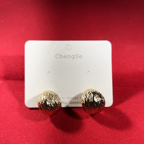Texture gold stud hoop earring