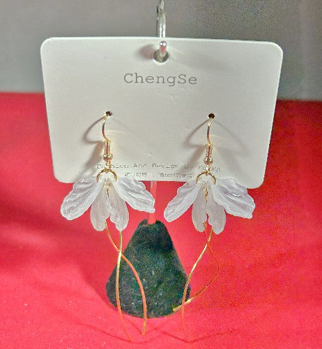 Delicate white flower with gold chain dangle earring