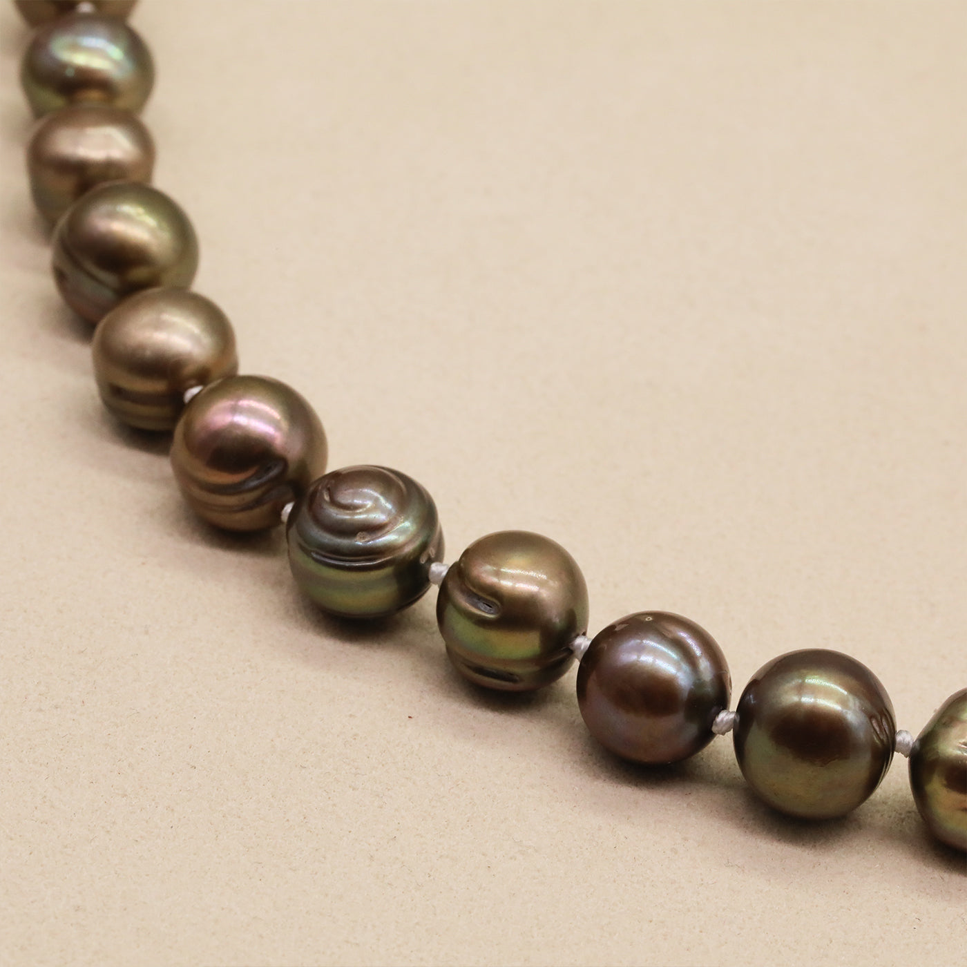 Elegant 10-11mm brown Freshwater Pearl Necklace Handmade 17.7inch long Freshwater Pearl necklace with flower buckle Elegant Christmas, Valentine's Day gift, suitable for everyday, party wear for men and women [XL-2412golden-02]