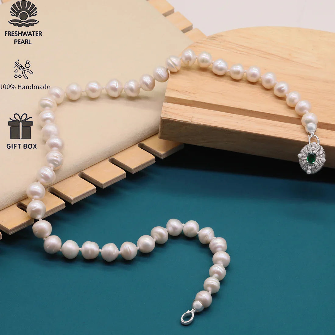XL-2412WHITE-01  LARGE FRESHWATER 11MM PEARL NECKLACE WITH GREEN STONE CLASP