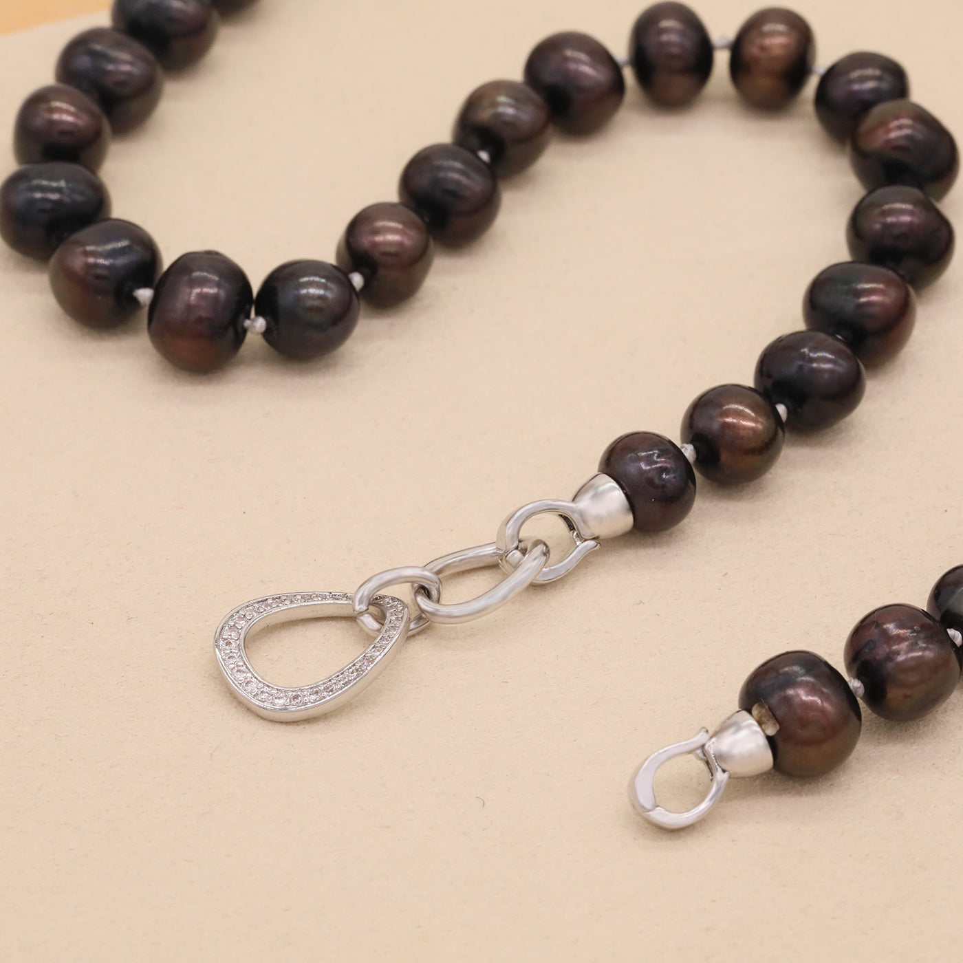 Exquisite 100% handmade Fresh Water Pearl Necklace 8-9mm black brown fresh water pearl with delicate buttons, unique Valentine's Day gift, with gift box, suitable for everyday, party fresh water pearl necklace for men and women[XL-2501Golden-03]