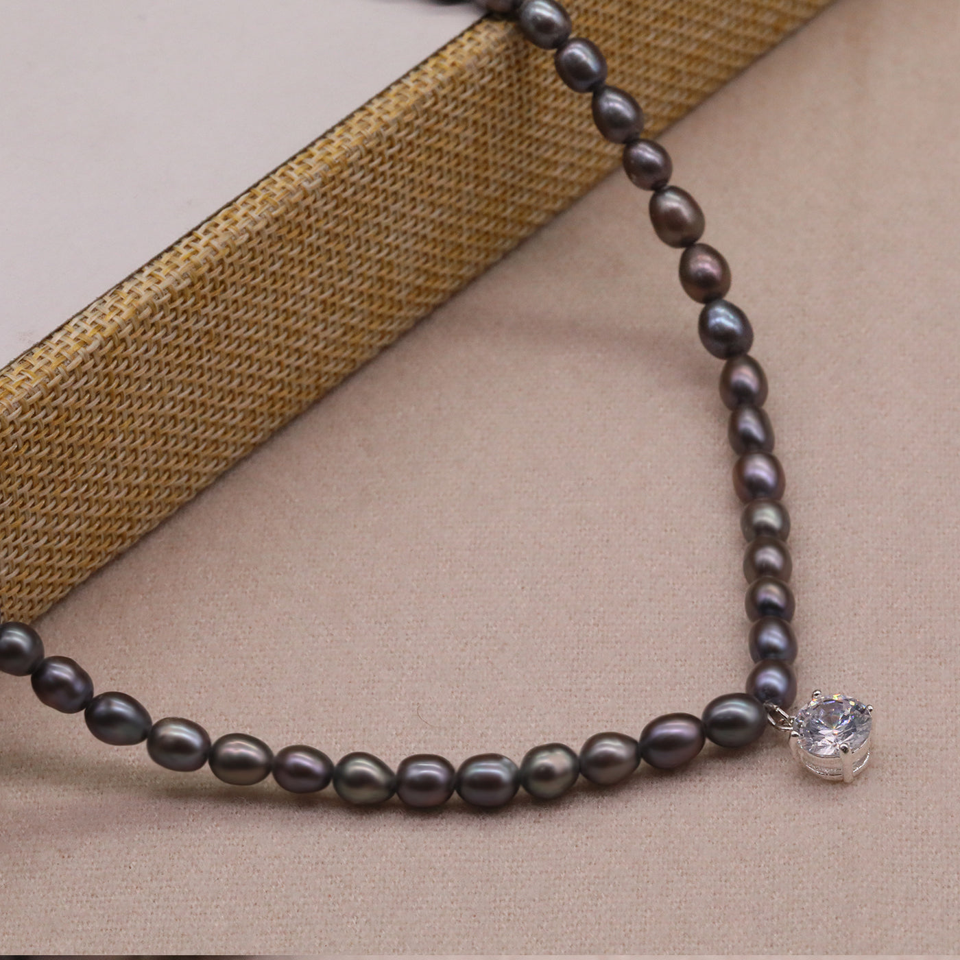 Exquisite Fresh Water Pearl with Zircon Necklace Earrings Bracelet Anklet Four piece Set  ideal for Christmas, Valentine's Day and Thanksgiving gifts, suitable for everyday, wedding and birthday[NK-XL2501-silver-01]