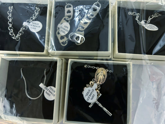 Assorted size and lenght stainless steel chains boxed
