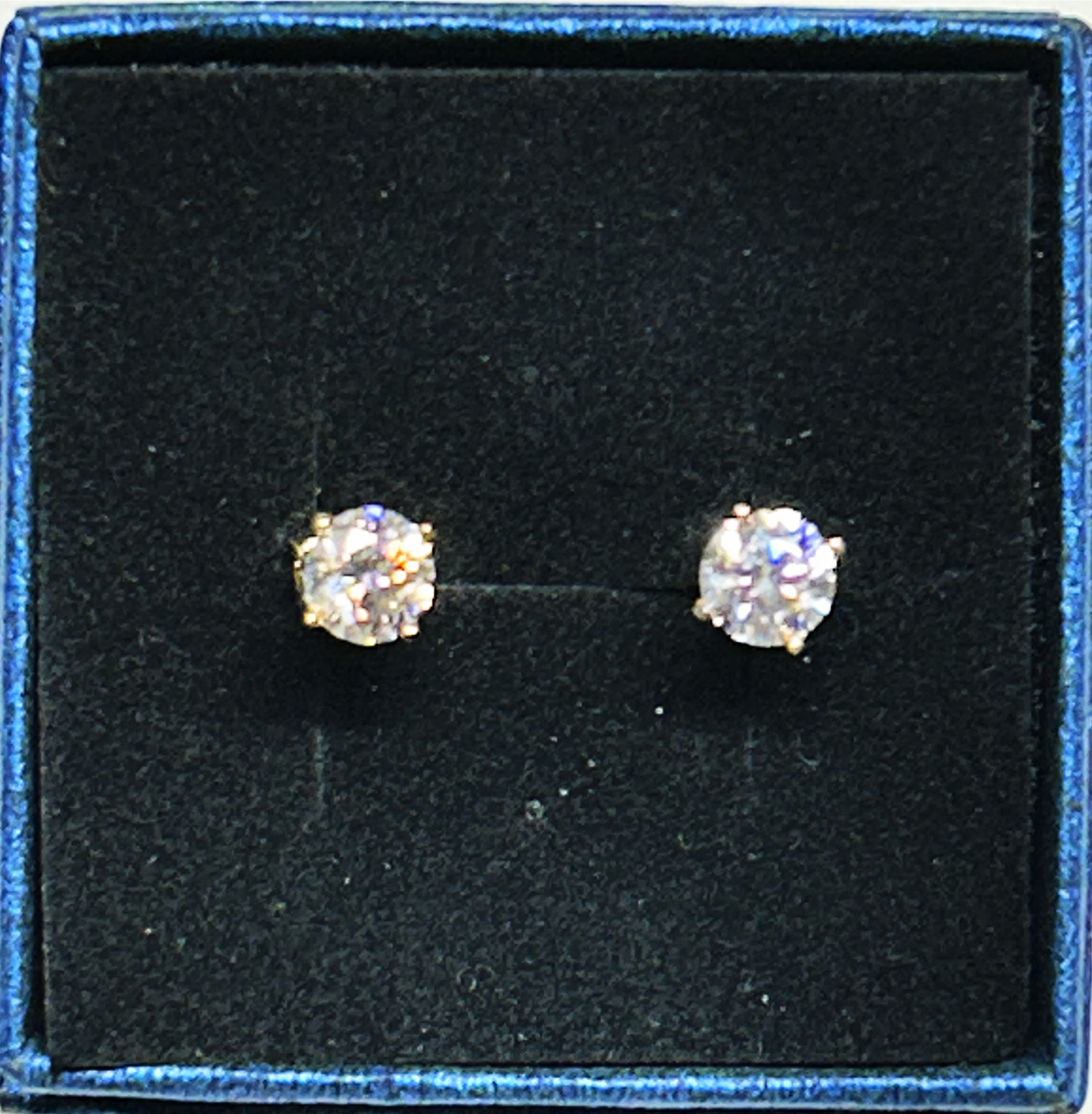 Womens GSA Graded 2carat TW Moissanite Stones Set in Sterling Silver 4 Prong Stud Earrings.