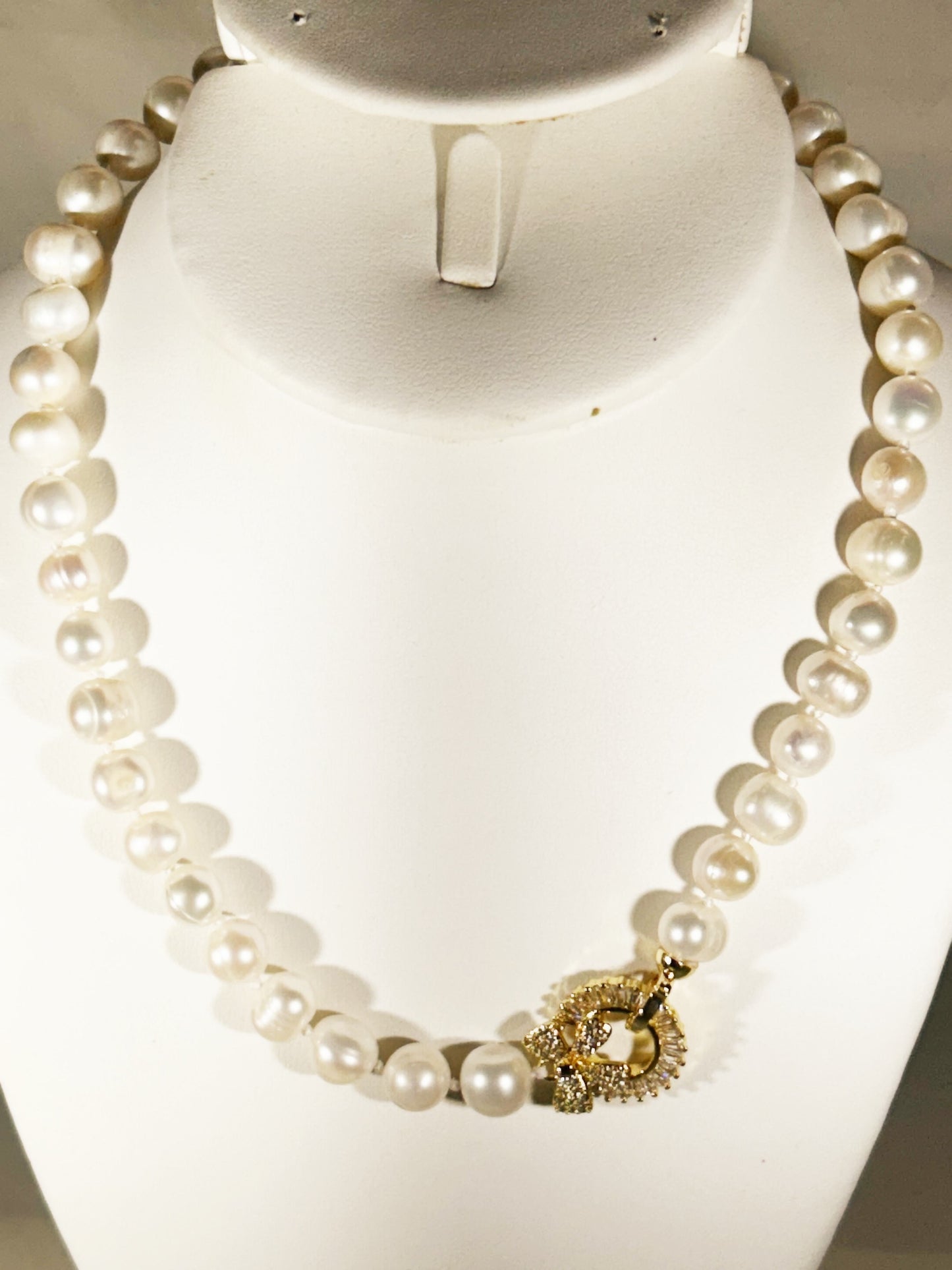 Elegant freshwater AAA grade 8-9 mm pearls hand knoted and strung w/CZ stones 16.5 inch