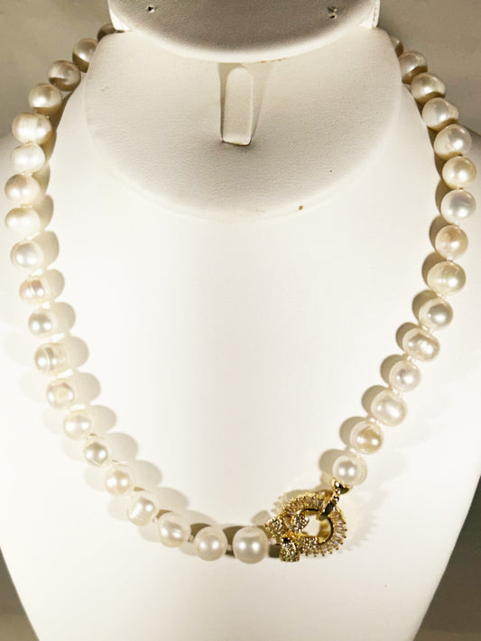 Elegant freshwater AAA grade 8-9 mm pearls hand knoted and strung w/CZ stones 16.5 inch