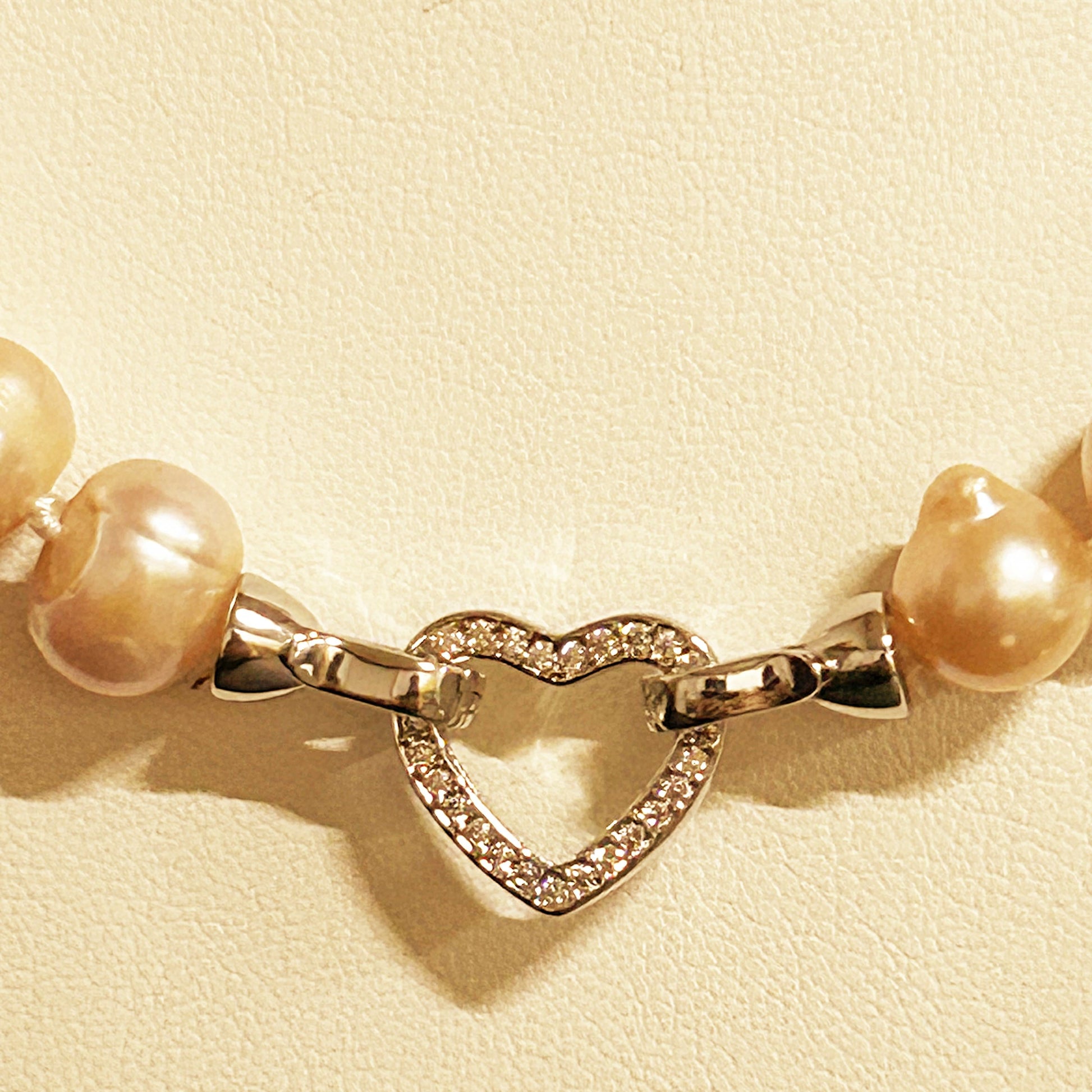 Hear pearl necklalce