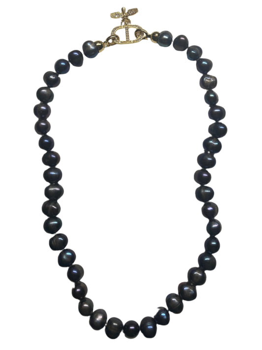 XL-2412PURPLE-03 10MM FRESHWATER PEARL NECKLACE W/GOLD BUMBULEBEE RHINESTONES CLASP