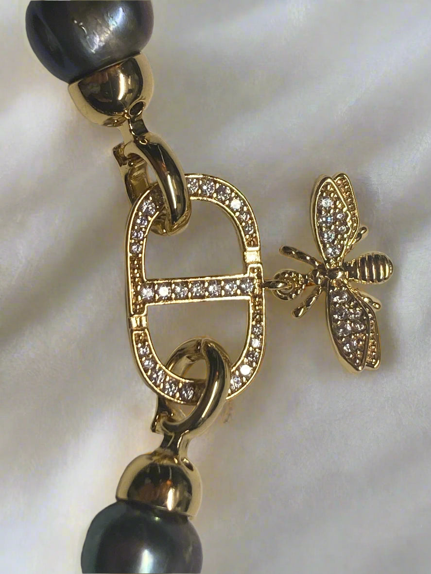 XL-2412PURPLE-03 10MM FRESHWATER PEARL NECKLACE W/GOLD BUMBULEBEE RHINESTONES CLASP