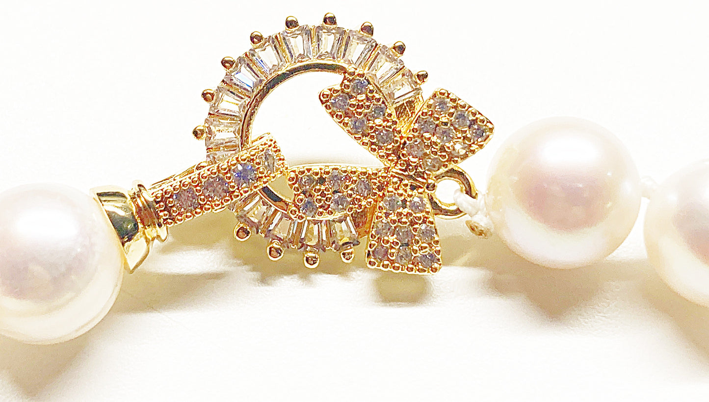 XL-2411WHITE-001 10MM PEARL GOLD WREATH CLASP W/STONE IN BOX