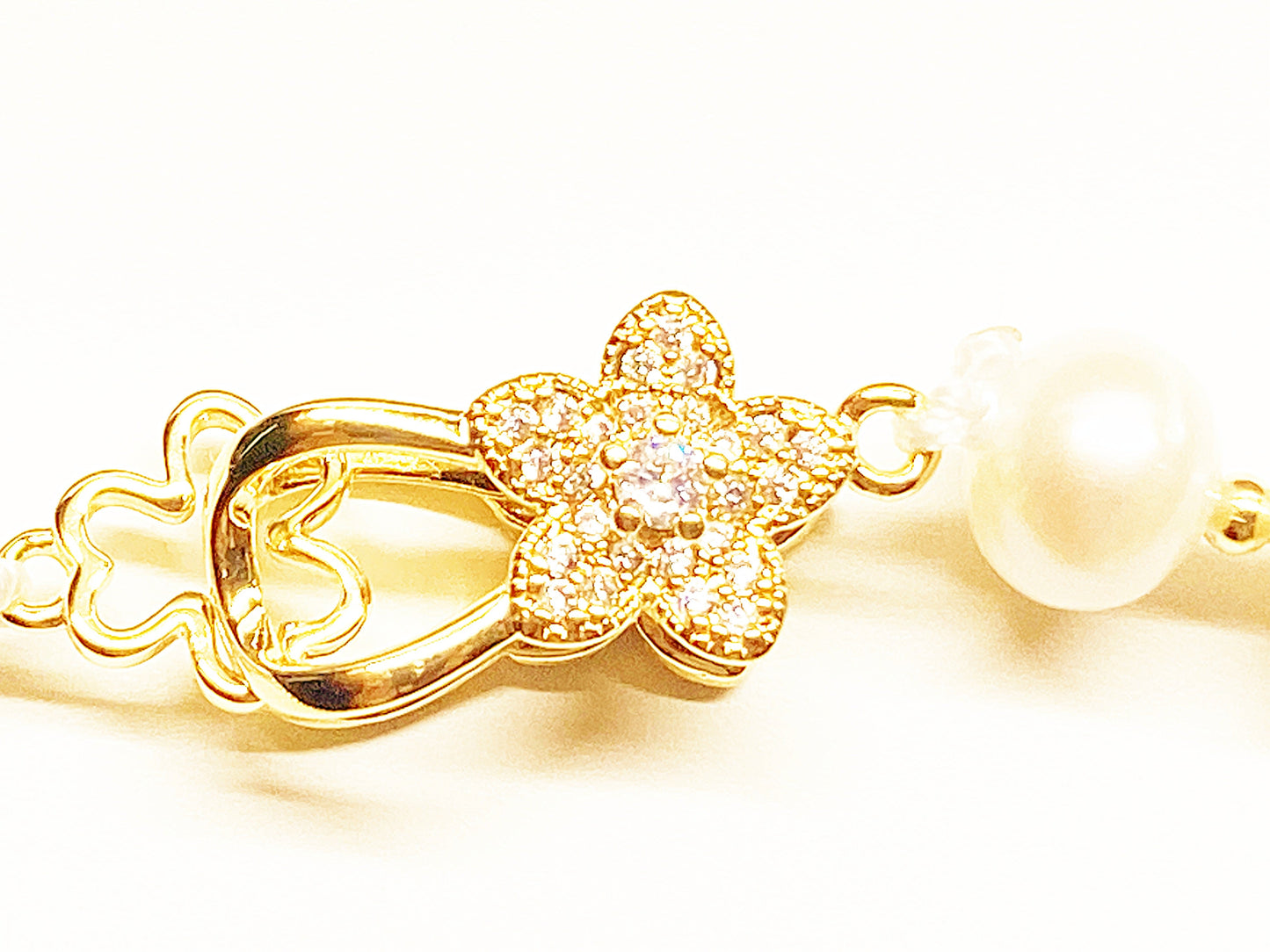 XL-2412WHITE-04 FRESHWATER PEARL PENDANT NECKLACE CROWN CLASP IN GOLD