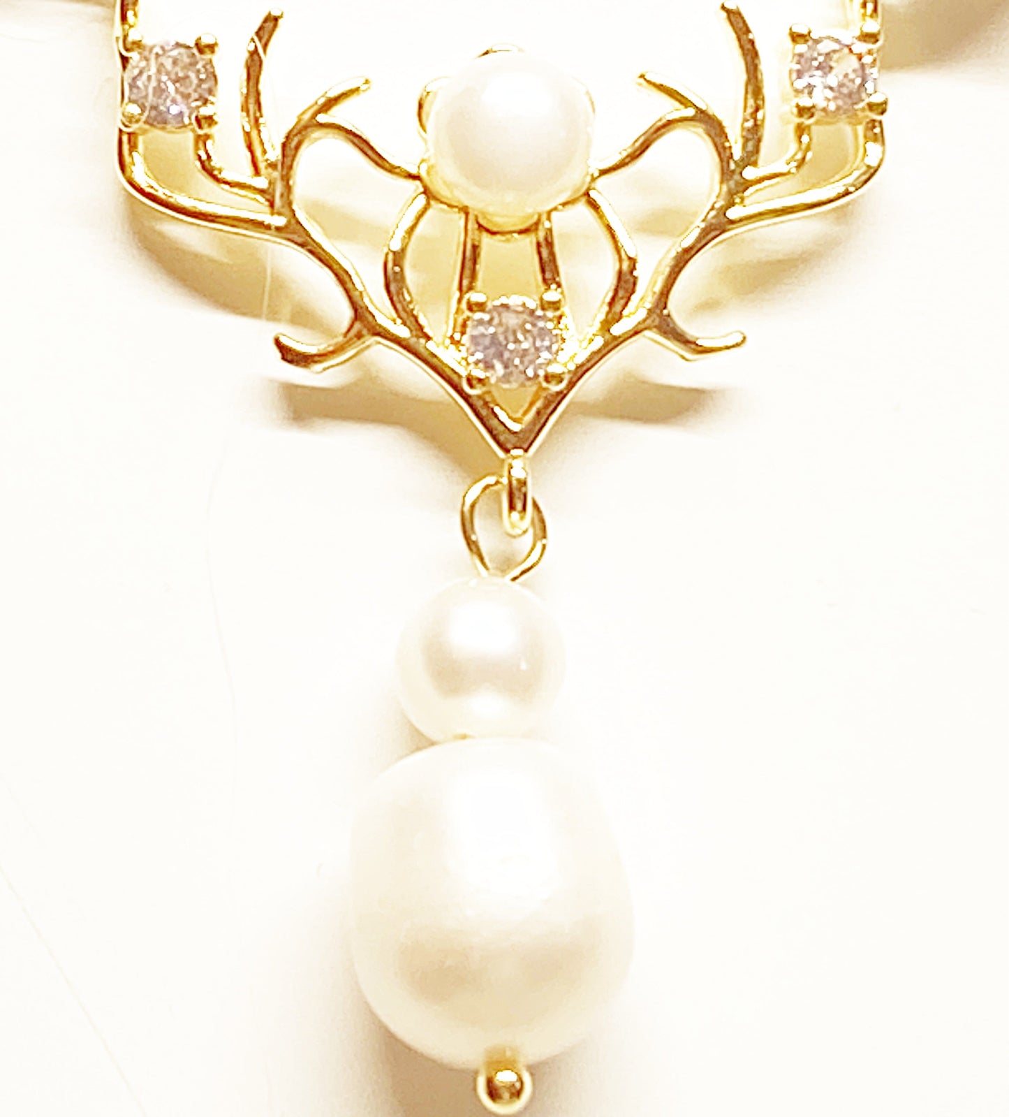 XL-2412WHITE-04 FRESHWATER PEARL PENDANT NECKLACE CROWN CLASP IN GOLD