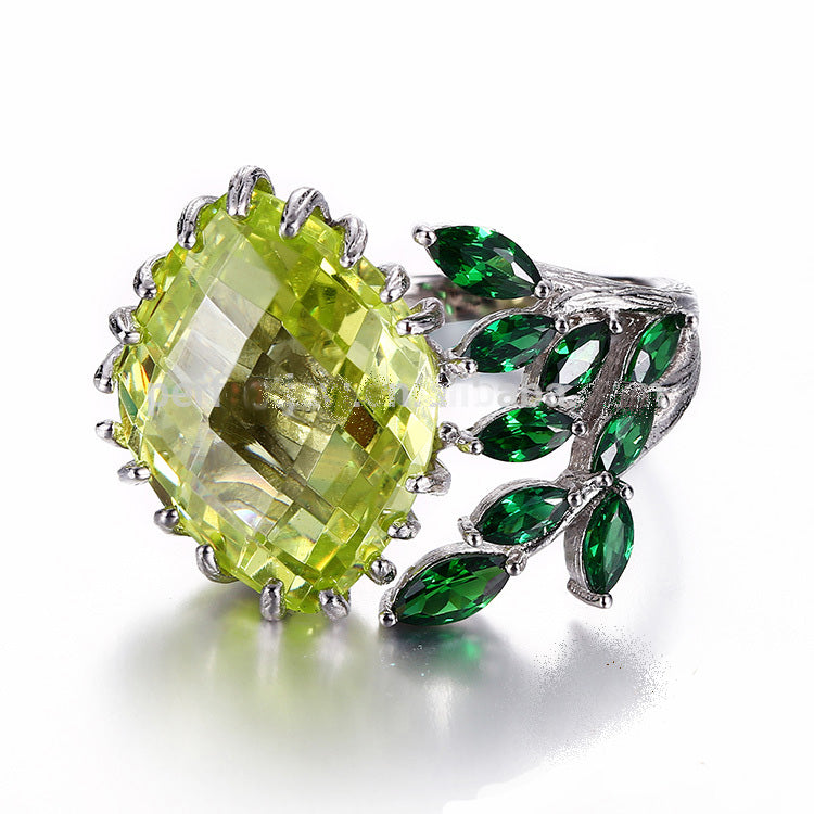 .925 silver ring whit American Olive zirconium stones