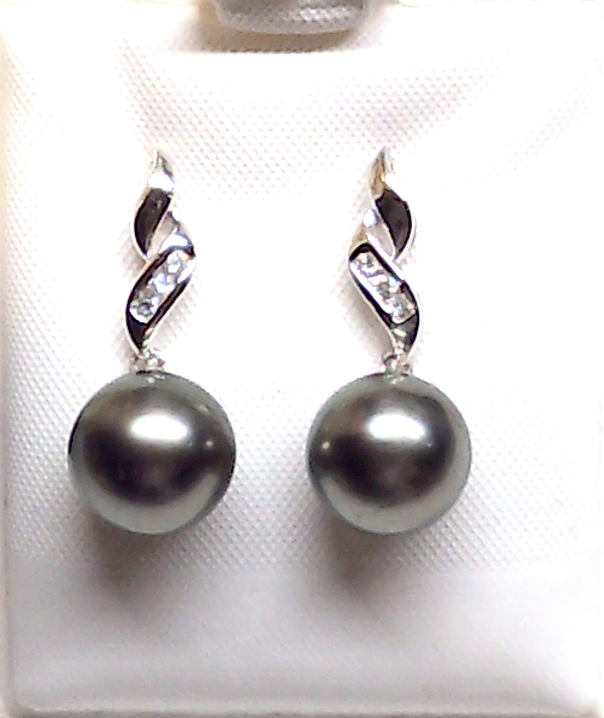 14k gold tahitian drop pearl earring with top grade diamonds