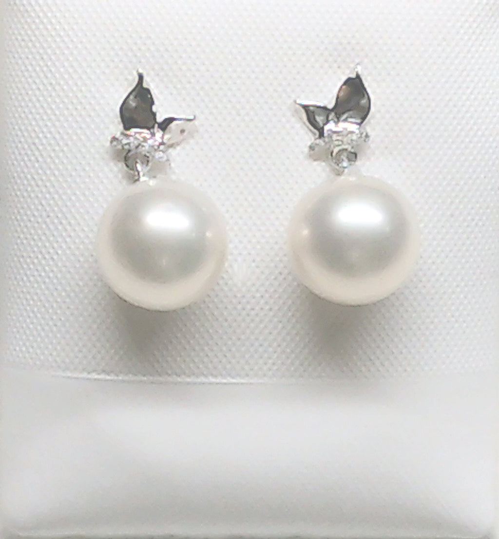 14K White Gold and diamond Pearl Earrings