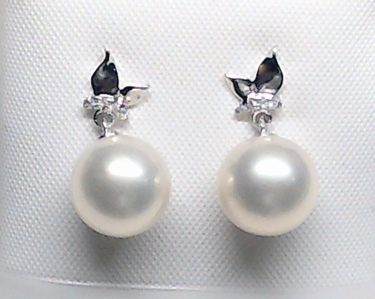 14K White Gold and diamond Pearl Earrings